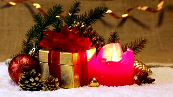 Candela dell'Avvento Rosso e regalo di Natale . — Video Stock