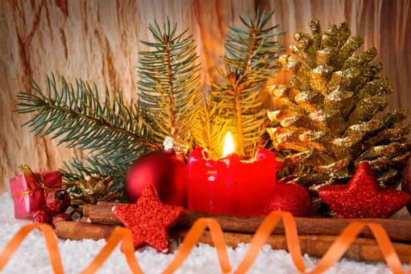 Christmas decoration und Advent candle. — Stock Photo, Image