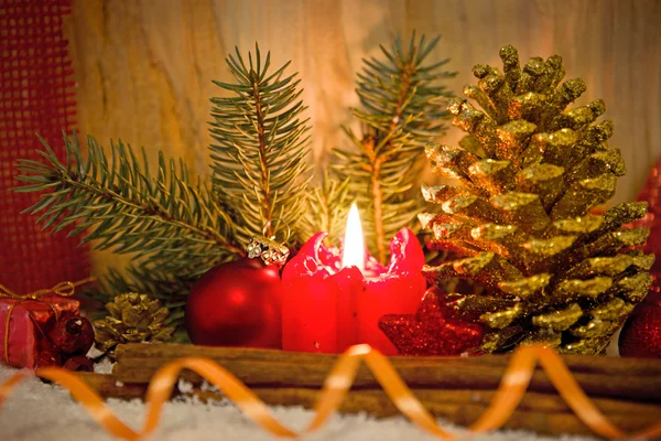 Décoration de Noël et bougie de l'Avent . Photos De Stock Libres De Droits