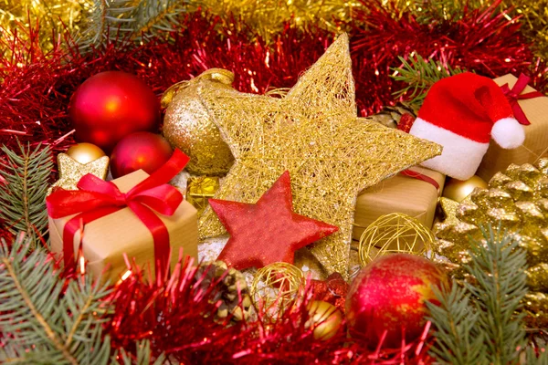 Regalo de Navidad y decoración dorada . —  Fotos de Stock