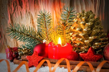 Kırmızı Advent mum.