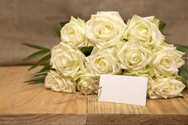 Ramo de rosas blancas. Tarjeta de boda . — Foto de Stock