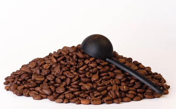 Granos Café Negro Arabica Rabusta Con Cuchara Plástico Negro — Foto de Stock