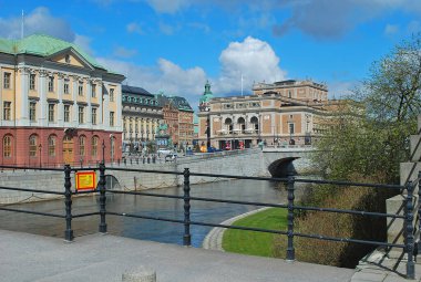 STOCKHOLM, İsveç - 25 Nisan 2016, Gustav Adolfs Torg 'daki Arvfurstens Sarayı manzaralı