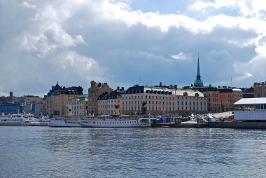 STOCKHOLM, İsveç - 25 Nisan 2016, Stockholm 'ün merkezindeki eski Gamla Stan kasabası manzarası