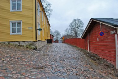 Porvoo, Finlandiya - 26 Nisan 2016, eski Porvoo kasabasının sokakları