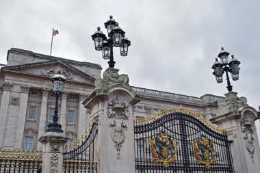 Londra, İngiltere - 8 Aralık 2018, Buckingham Sarayı Kapısı