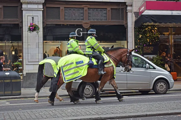 Londres Reino Unido Diciembre 2018 Policías Montados Las Calles Londres —  Fotos de Stock