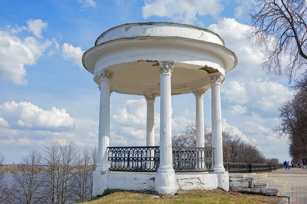 Yaroslavl Russia April 2021 Rotunda Gazebo Volga River Embankment Spring — Stock Photo, Image