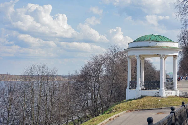 Yaroslavl Russia April 2021 Rotunda Gazebo Volga River Embankment Spring — Stock Photo, Image