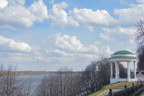 Yaroslavl Russia April 2021 Rotunda Gazebo Volga River Embankment Spring — Stock Photo, Image