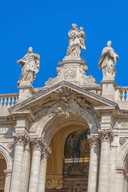 Roma, İtalya - 14 Ağustos 2019. Aziz Maria Maggiore Bazilikası 'nın cephesi.