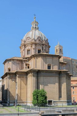 Roma, İtalya - 14 Ağustos 2019. Roma 'da bir yaz gününde Sezar' ın harabeleri