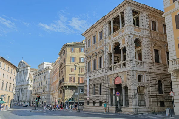 Rome Italië Augustus 2019 Gevels Van Oude Huizen Smalle Straatjes — Stockfoto