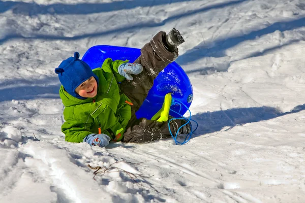 Boy in green on the sledge (2) — Stock Photo, Image
