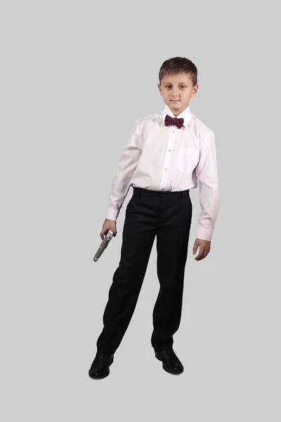 Boy with a gun on a gray background (01) — Stock Photo, Image