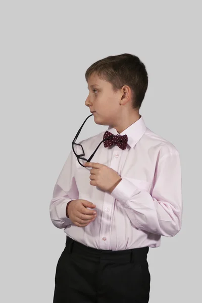 Half-length portrait boy in bow tie that keeps the mouth shackle — Stock Photo, Image