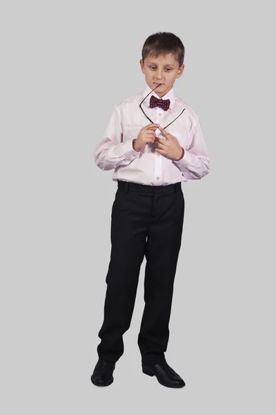 Growth portrait boy in bow tie that keeps the mouth shackle poin — Stock Photo, Image