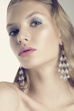 Glamour güzellik modeli ile makyaj