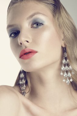 Glamour güzellik modeli ile makyaj