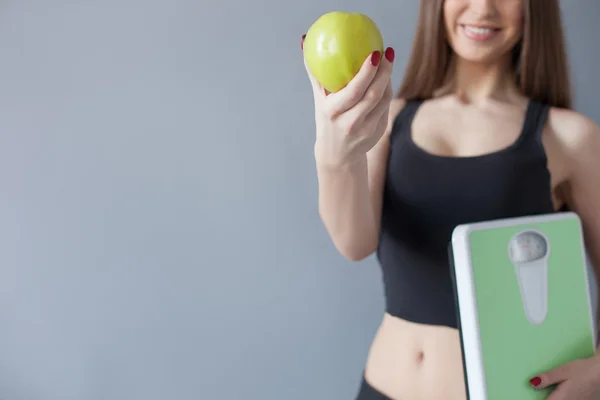 Cheerful young woman is loosing her weight — Stockfoto