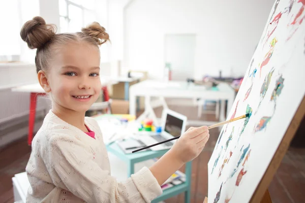 Criança alegre está pintando com alegria — Fotografia de Stock