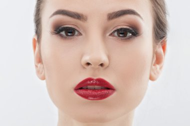 Yüzünde kozmetik ile Çekici genç kız