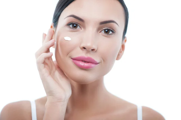 Attractive healthy girl is making her skin perfect — Stock Photo, Image