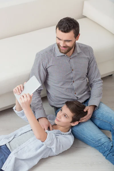 Attractive male parent is spending time with his kid — Stock Photo, Image