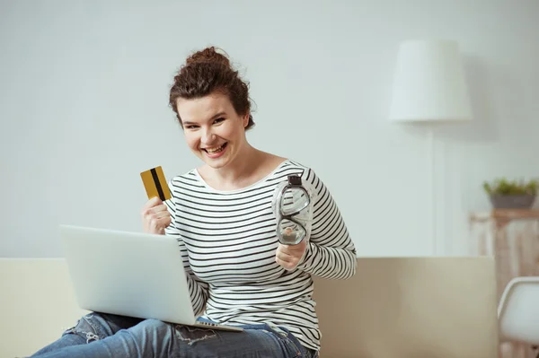 Jag är redo att dyka i online shopping — Stockfoto