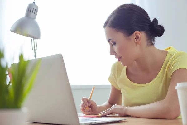 Beautiful businesswoman is working in office — Stock Photo, Image