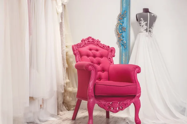 Maravilhoso showroom para experimentar em vestidos de noiva — Fotografia de Stock