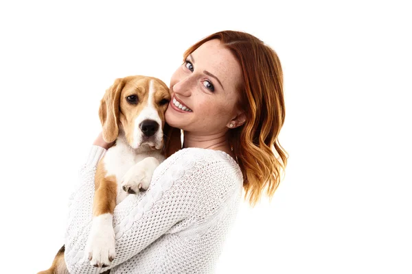 Veselá mladá žena s hezkým psem — Stock fotografie