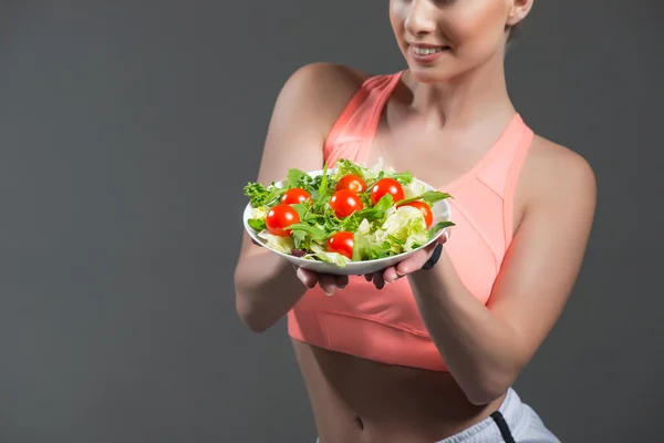 Attraktive schlanke junge Frau bevorzugt gesunde Ernährung — Stockfoto