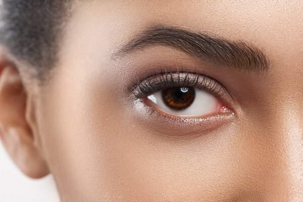 Красивая молодая женщина с красивой внешностью
