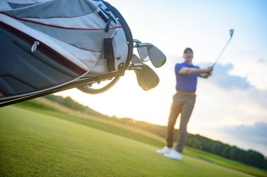 Golf oyuncu shoting topu kursundan