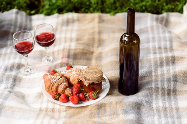 Этот романтический пикник для тебя. — стоковое фото