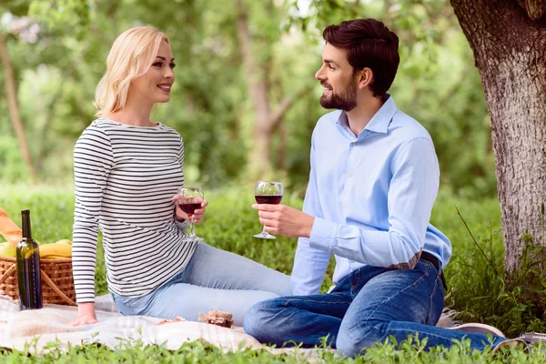 Young lovers drinking wine in nature — Stock Fotó
