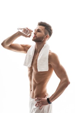 Güçlü sporcu çok susamış