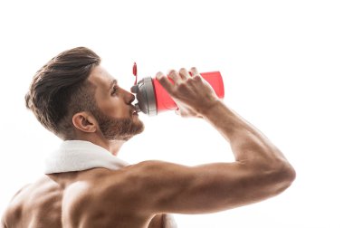 Susamış sporcu antrenman dan sonra dinlendi