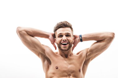 Yakışıklı sporcu vücudunu eğiti