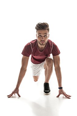 Güçlü genç adam koşmaya hazır