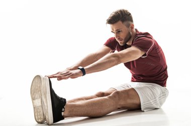 Neşeli erkek atlet ısınıyor