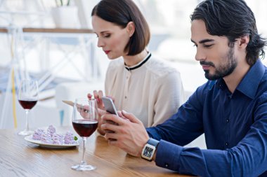 Gerçek konuşmaya vakit yok.