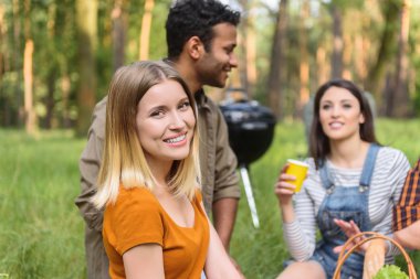 Orman rahatlatıcı sevimli arkadaşlar