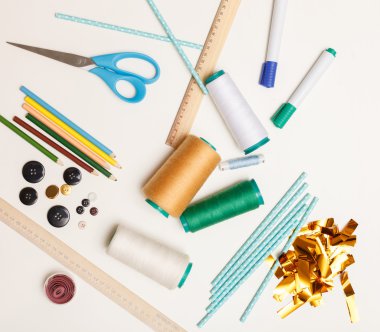 Atelier giysilerle tasarlamak için yararlı araçlar