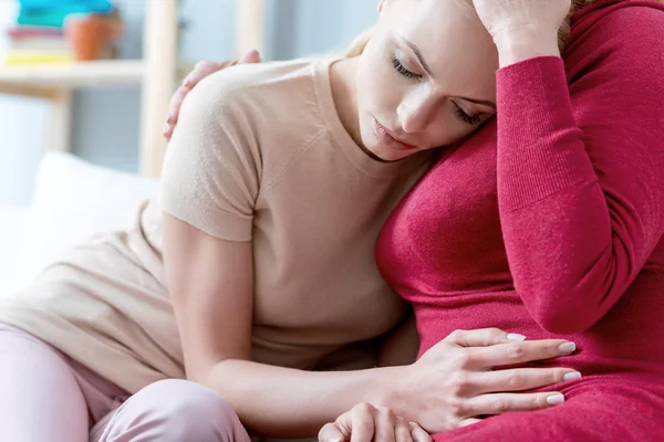 Sarışın kız hayatında sorunları var