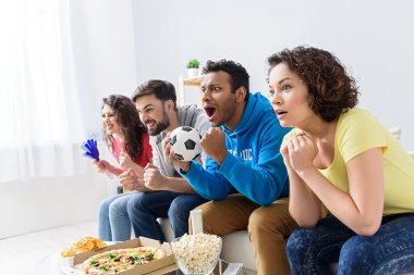 Çok uluslu futbol taraftarları tezahürat grubu