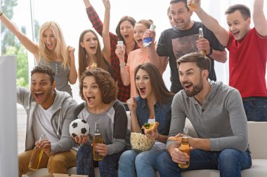 Futbol izlerken maç hayranları