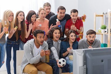 Futbol izlerken maç hayranları